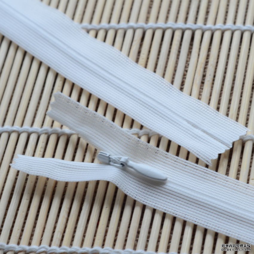 <b>YKK2號白色蕾絲邊隱形閉口拉鏈</b>